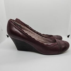 Seychelles Powers of Persuasion dark red maroon scalloped wedges size 10